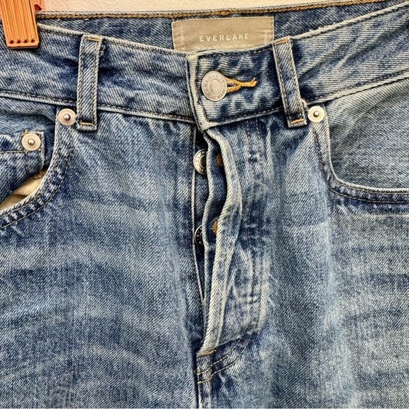 EVERLANE The Curvy ’90s Cheeky® Straight Jean in Medium Blue Wash - Picture 4 of 8